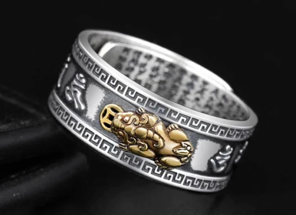 Pixiu Ring on hand